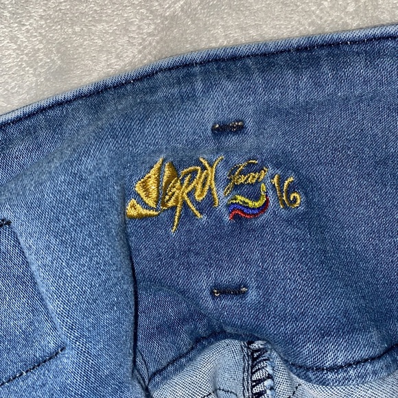 Butt lifting Columbian jeans - Picture 3 of 3